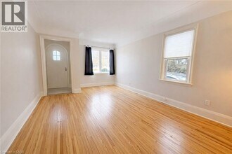 2316 New St in Burlington, ON - Building Photo - Building Photo