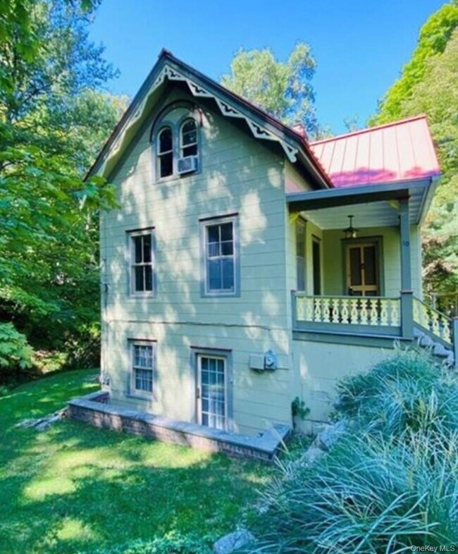 10 Maple Rd in Cornwall On Hudson, NY - Building Photo - Building Photo