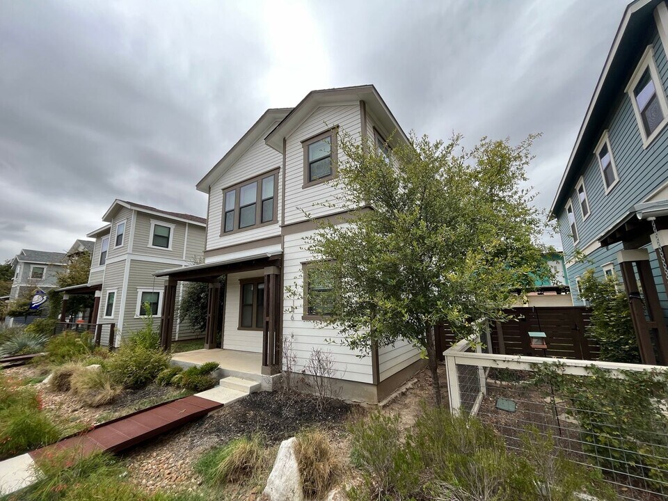 1146 N Olive St in San Antonio, TX - Building Photo