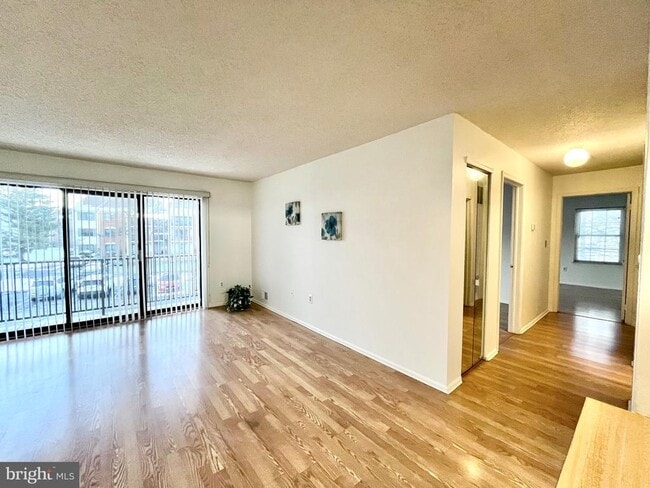 6 Kite Ct in Trenton, NJ - Building Photo - Building Photo