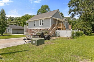 218 Spring Dr in Jacksonville, NC - Foto de edificio - Building Photo
