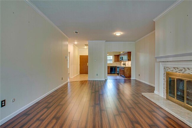 5310 Keller Springs Rd in Dallas, TX - Building Photo - Building Photo