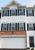 715 Ravenshire Ct in Moon Township, PA - Building Photo