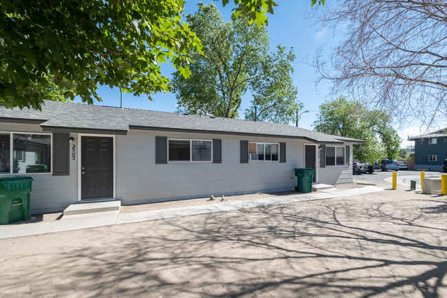 3501-3511 Carlos Ln in Reno, NV - Building Photo - Primary Photo