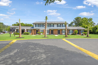 Carolina Breeze Apartments in Myrtle Beach, SC - Building Photo - Building Photo