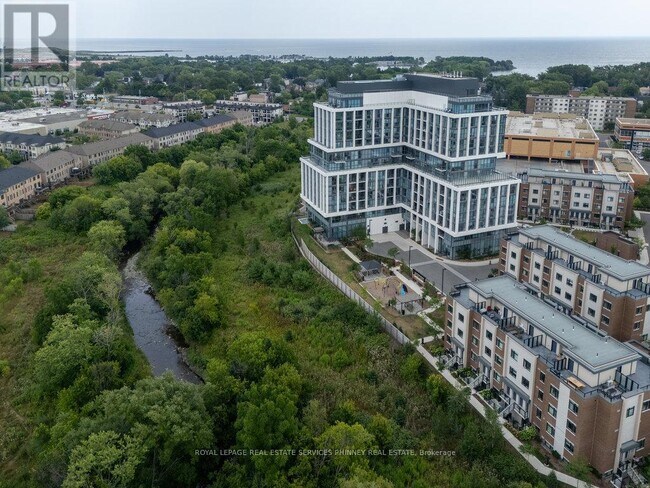 1063 Douglas McCurdy Cmn in Mississauga, ON - Building Photo - Building Photo