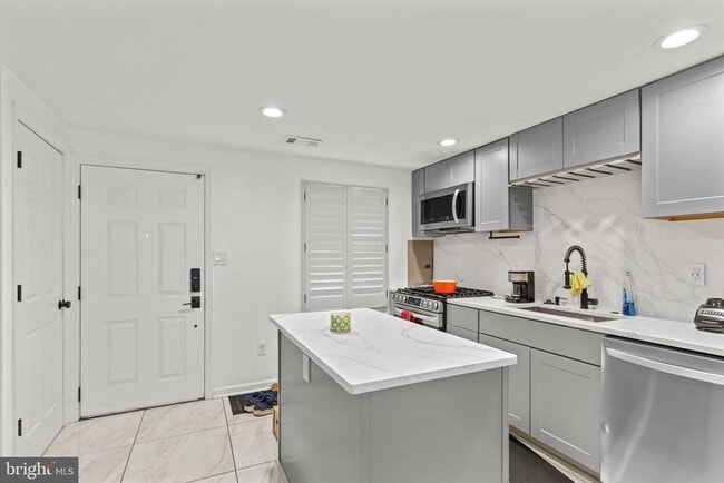 1854 Dutch Village Dr in Hyattsville, MD - Building Photo - Building Photo