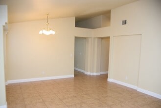 7881 W Rainshower Dr in Las Vegas, NV - Building Photo - Building Photo