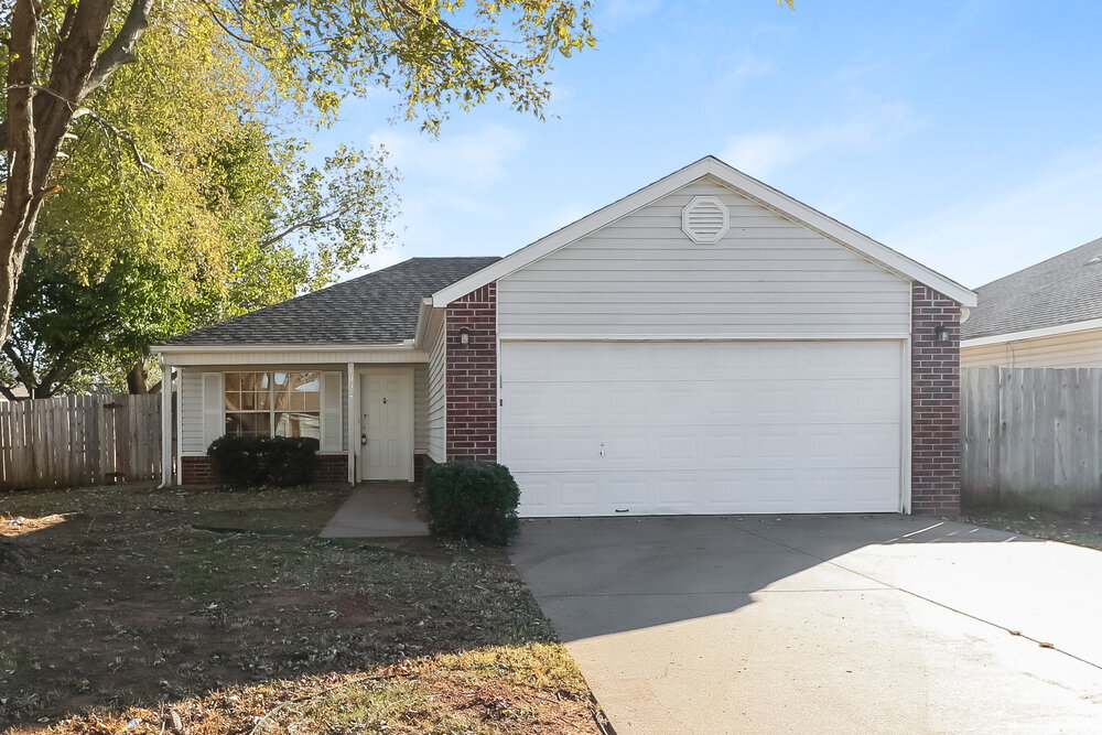 1024 Pinecrest St in Norman, OK - Foto de edificio