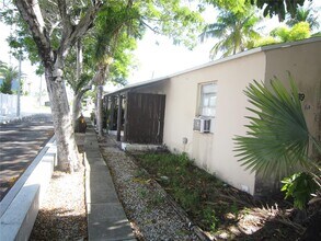 2039 Taylor St in Hollywood, FL - Building Photo - Building Photo