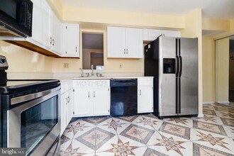 15030 Wheatland Pl in Laurel, MD - Foto de edificio - Building Photo