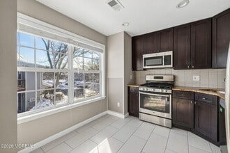 412 Hampton Ct in Englishtown, NJ - Building Photo - Building Photo