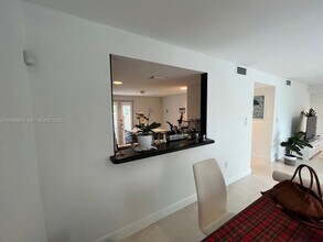 5570 SW 70th Pl S in Miami, FL - Foto de edificio - Building Photo