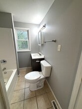 1272 W Mullan Ave in Waterloo, IA - Building Photo - Building Photo