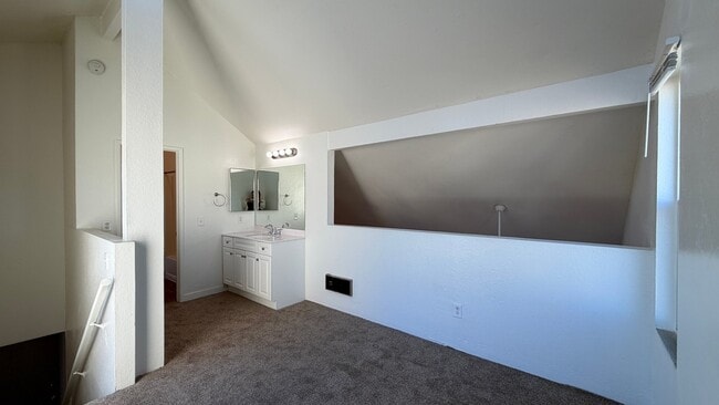 5027 Guava Ave, Unit 203 in La Mesa, CA - Building Photo - Building Photo