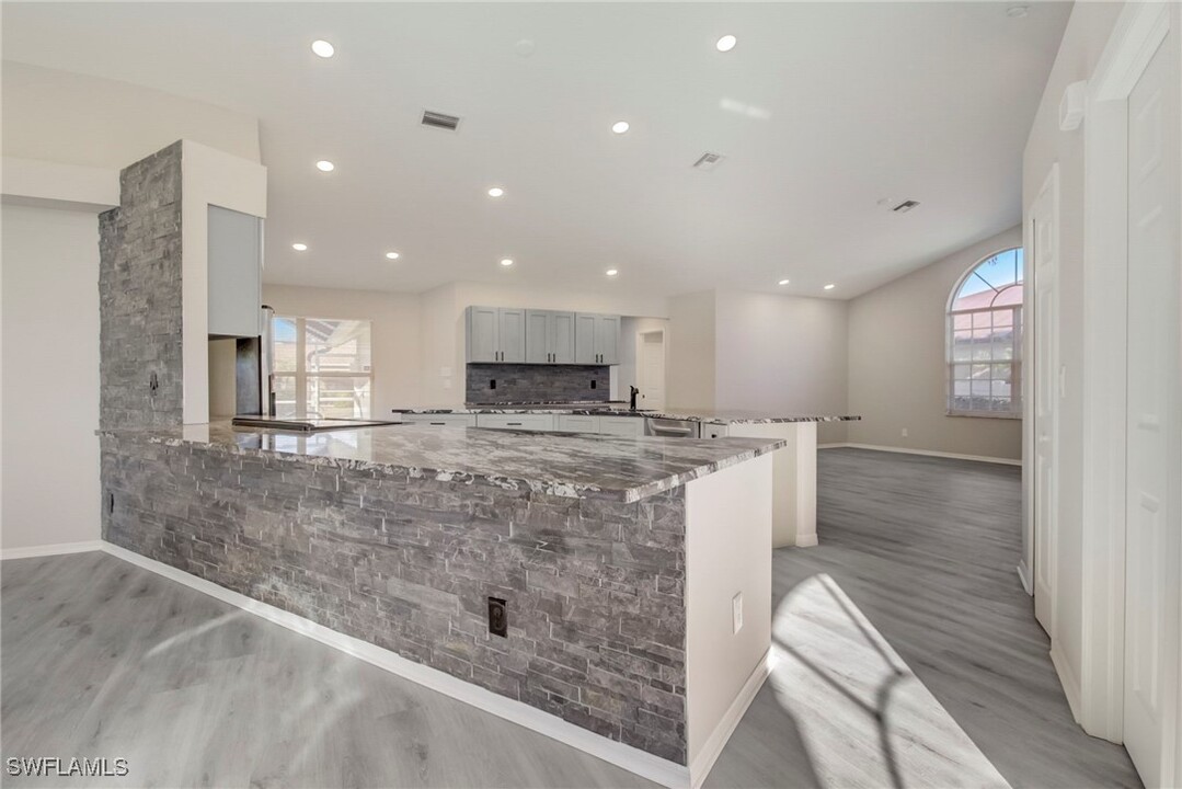 4622 SW 20th Ave in Cape Coral, FL - Building Photo
