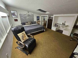 37711 E Benton Rd in Temecula, CA - Building Photo