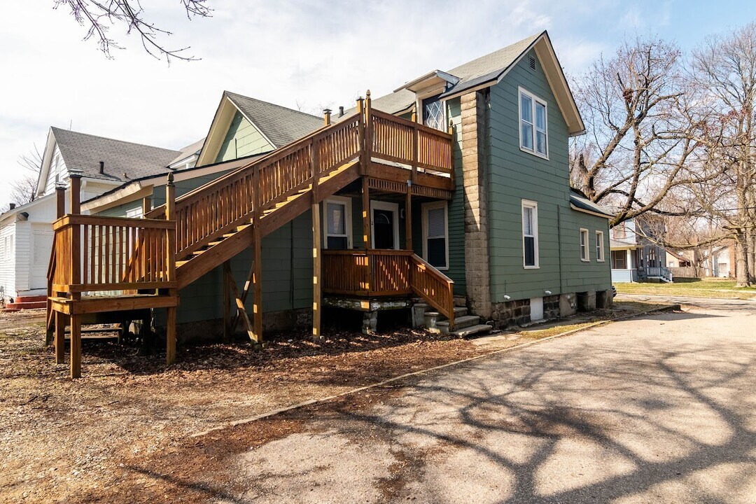 529 McCourtie St, Unit Apt# 3 in Kalamazoo, MI - Foto de edificio