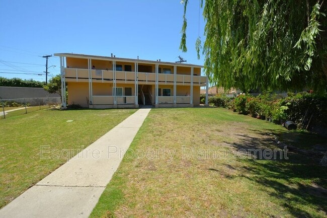 property at 951 W Cedar Ct