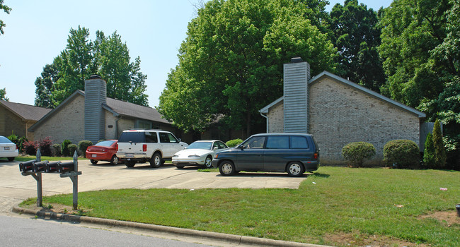 4705 Hollowell Ln in Raleigh, NC - Building Photo - Building Photo