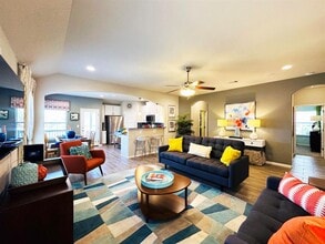 112 Groesbeck Ln in Leander, TX - Foto de edificio - Building Photo