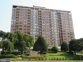 1220 Blair Mill Rd, Unit 209 in Silver Spring, MD - Building Photo