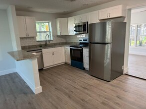319 Bath St in Tarpon Springs, FL - Building Photo - Building Photo