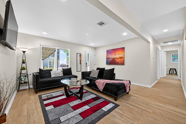 2418 Ferguson Way in Houston, TX - Building Photo - Building Photo