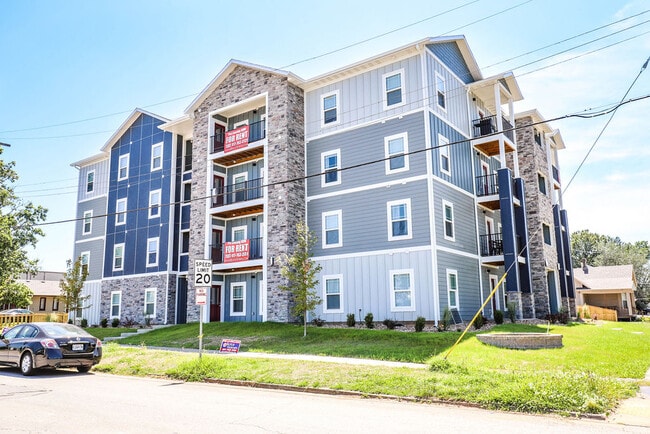 Bears Tower in Springfield, MO - Foto de edificio - Building Photo