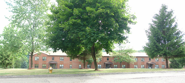 Thomas Village Apartments in Gibsonia, PA - Foto de edificio - Building Photo