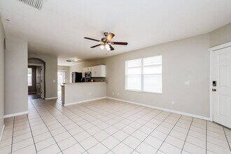 7742 Bristol Park Dr in Apollo Beach, FL - Building Photo - Building Photo