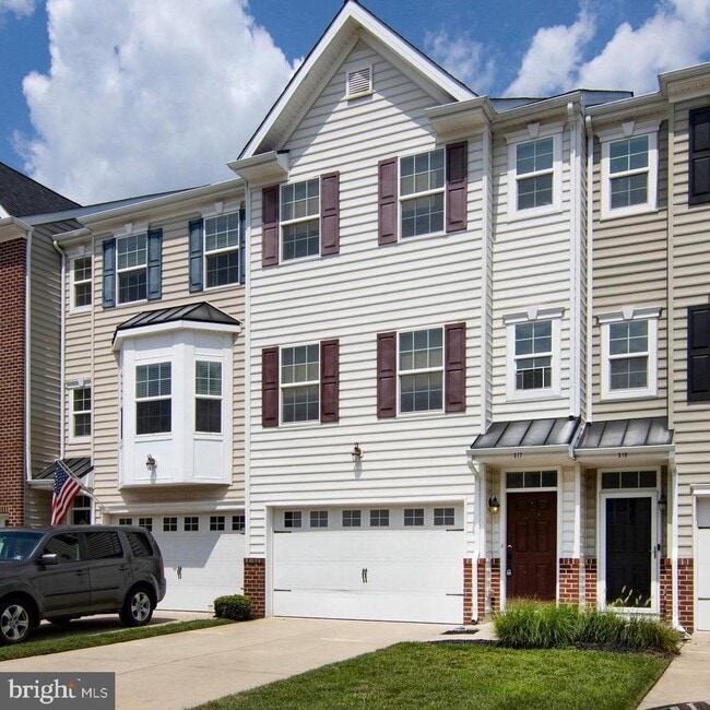 property at 517 Boxwood Ln