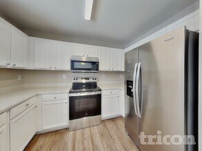 5819 Twin Brook Dr in Charlotte, NC - Foto de edificio - Building Photo