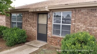 2119 S Loop 289 in Lubbock, TX - Building Photo