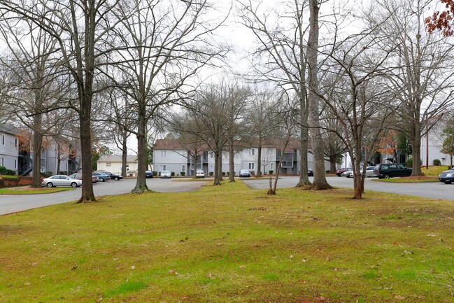 Sharon Lakes in Charlotte, NC - Building Photo - Building Photo