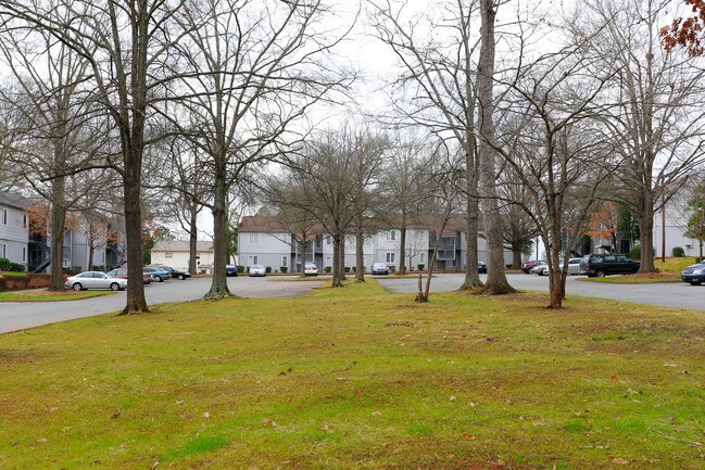 Sharon Lakes in Charlotte, NC - Foto de edificio - Building Photo