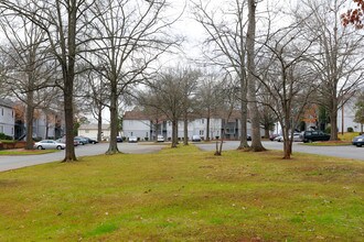 Sharon Lakes in Charlotte, NC - Building Photo - Building Photo