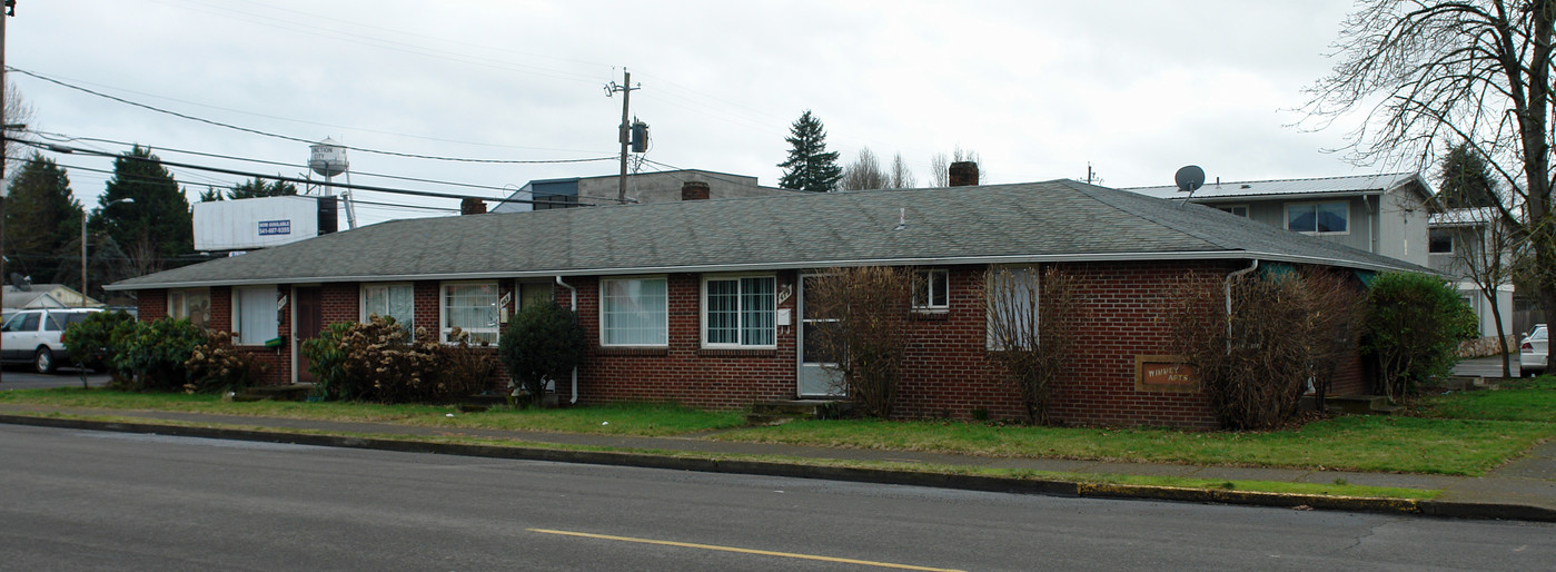 Winney Apartments in Junction City, OR - Building Photo