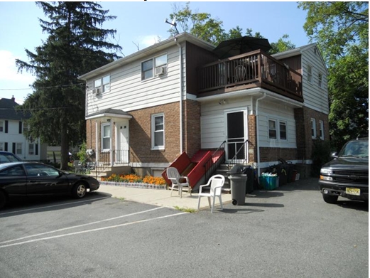 28 Van Dam Ave in Bloomingdale, NJ - Building Photo