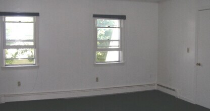 251 Pleasant St, Unit 5 in South Royalton, VT - Building Photo - Building Photo
