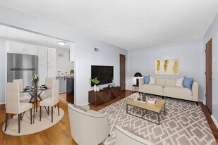 7608 Big Bend Blvd in St. Louis, MO - Building Photo