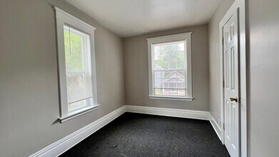 860 10th St NW in Grand Rapids, MI - Building Photo - Building Photo
