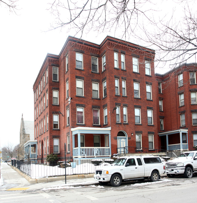 23-37 Wellington St in Worcester, MA - Foto de edificio - Building Photo