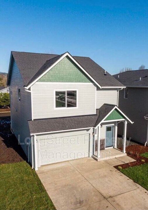 756 S 16th St in Philomath, OR - Building Photo