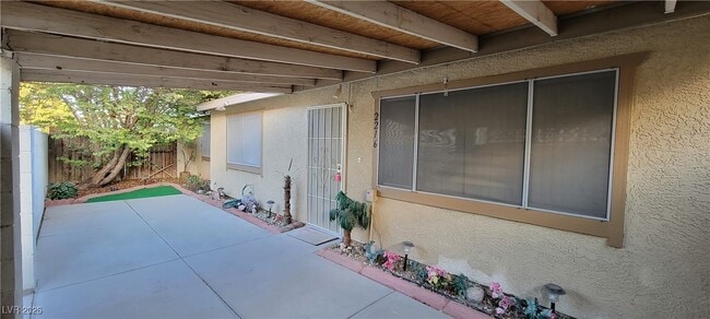 2216 Short Pine Dr in Las Vegas, NV - Foto de edificio - Building Photo