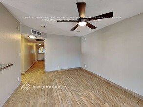 3230 W Port Royale Ln in Phoenix, AZ - Foto de edificio - Building Photo