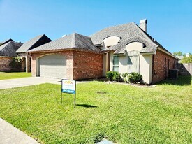 212 Cedar Grove Dr in Youngsville, LA - Building Photo