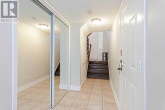 65 Mosaics Ave in Aurora, ON - Building Photo - Building Photo