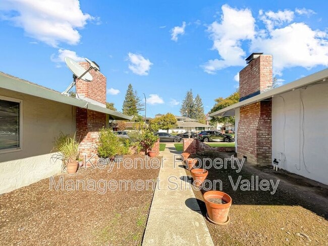 878 Castlewood Dr in Los Gatos, CA - Building Photo - Building Photo