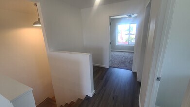 3704 E Bond Ave in Orange, CA - Foto de edificio - Building Photo